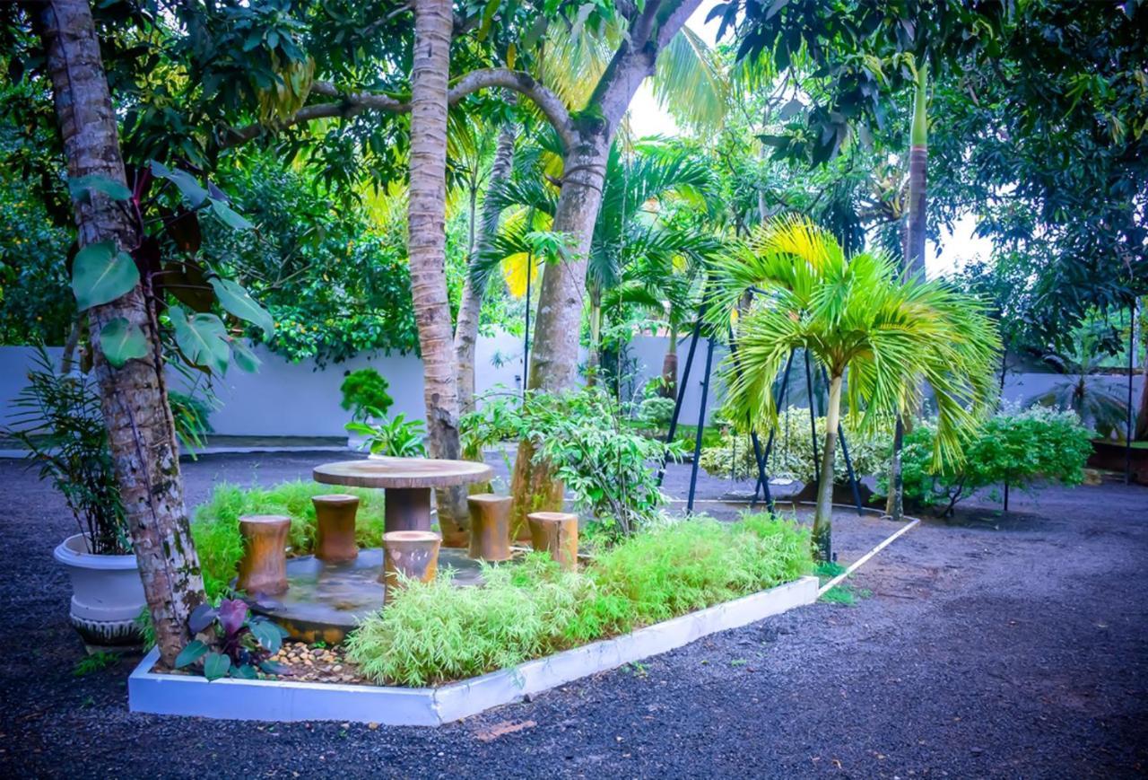 Tamarind Moon Hostel Dickwella Exterior photo